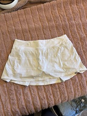 Lululemon White Golf Skit